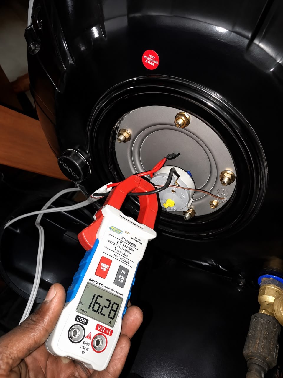 Testing a geyser element and thermostat